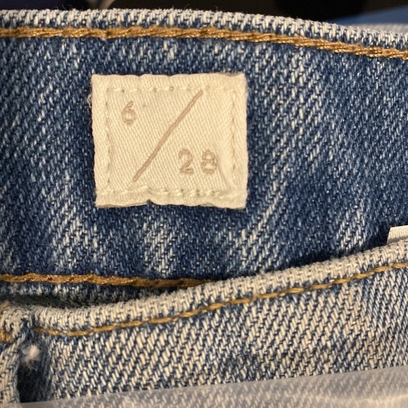 Lucky Brand Relaxed Taper Mom Jeans size 6/28 - Picture 4 of 8